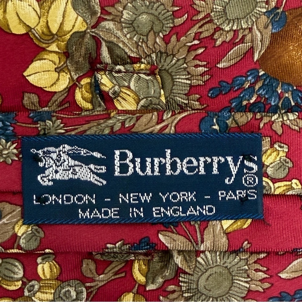 Vintage BURBERRY men's tie crafted from 100% silk designer made in Englund - Picture 7 of 9
